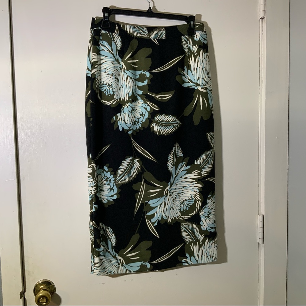 Who What Wear Black Floral Pencil Skirt - Picture 3 of 9